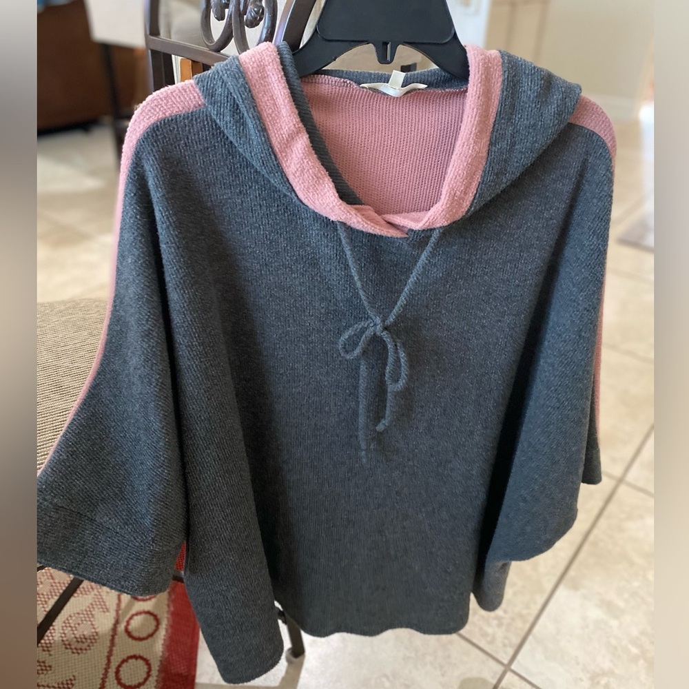 Multi-Color Grey & Pink Hooded Flowy Shrug Soft Sweater - Size M (can fit a L)